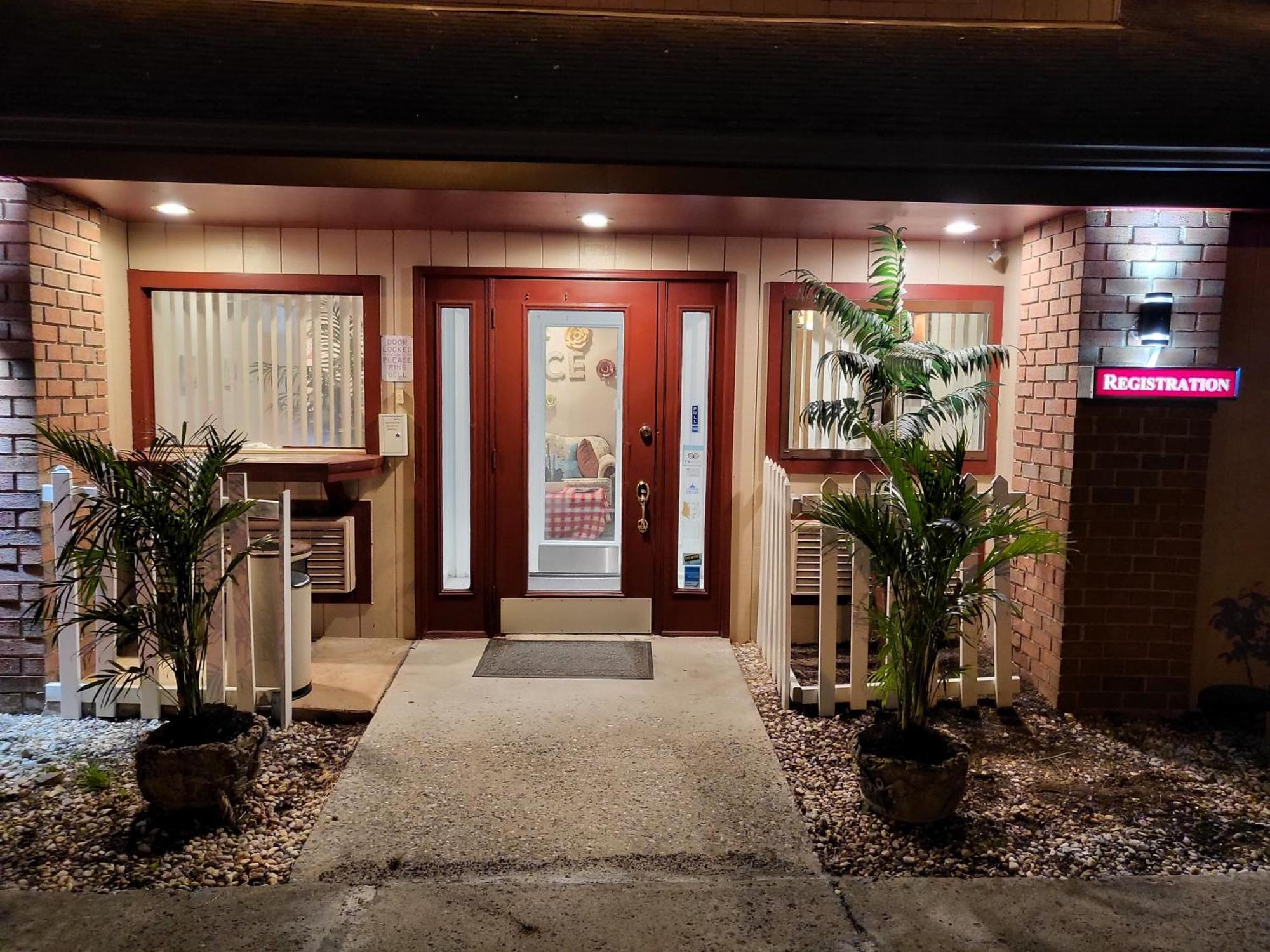 Inn of the Dove: Romantic Luxury Suites with Jacuzzi & Fireplace Harrisburg Exterior photo
