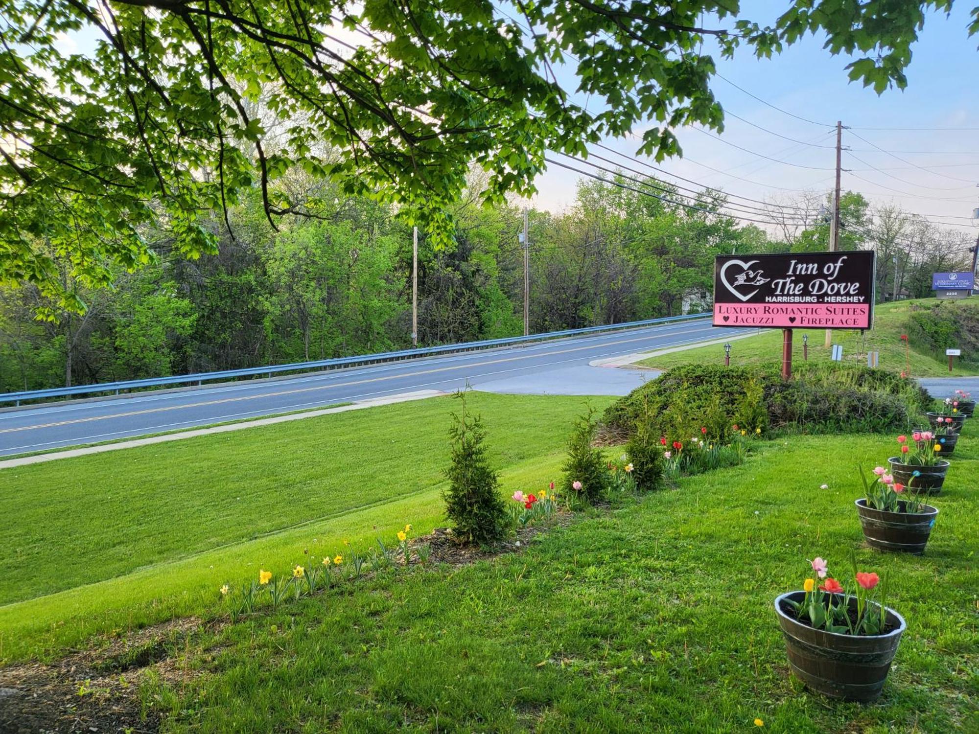 Inn of the Dove: Romantic Luxury Suites with Jacuzzi & Fireplace Harrisburg Exterior photo