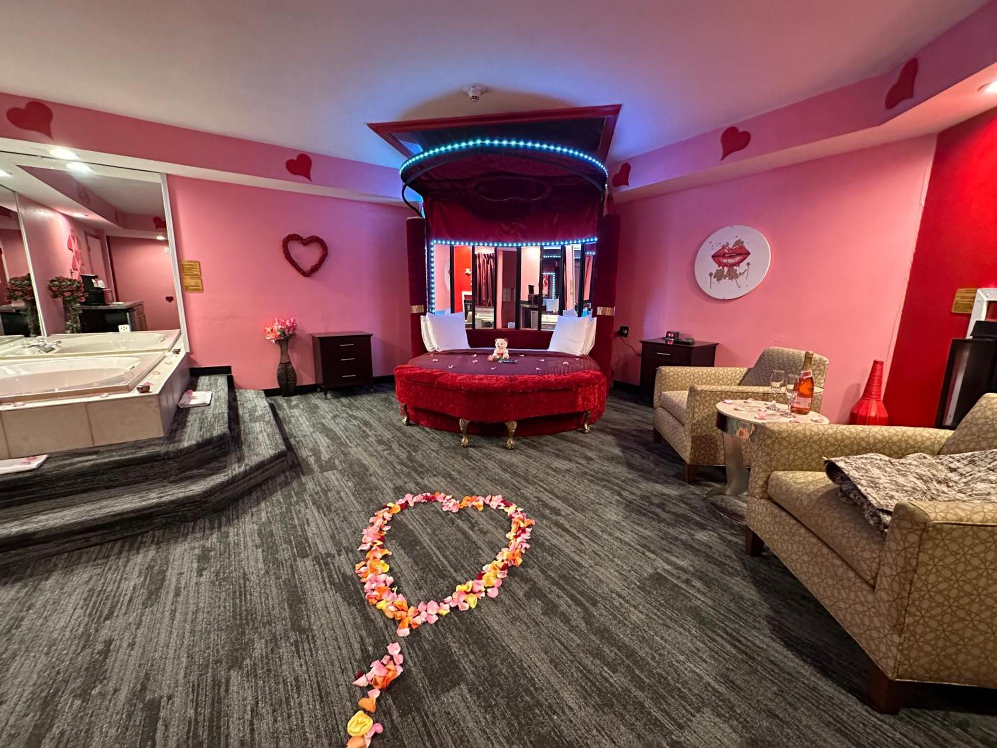Inn of the Dove: Romantic Luxury Suites with Jacuzzi & Fireplace Harrisburg Exterior photo