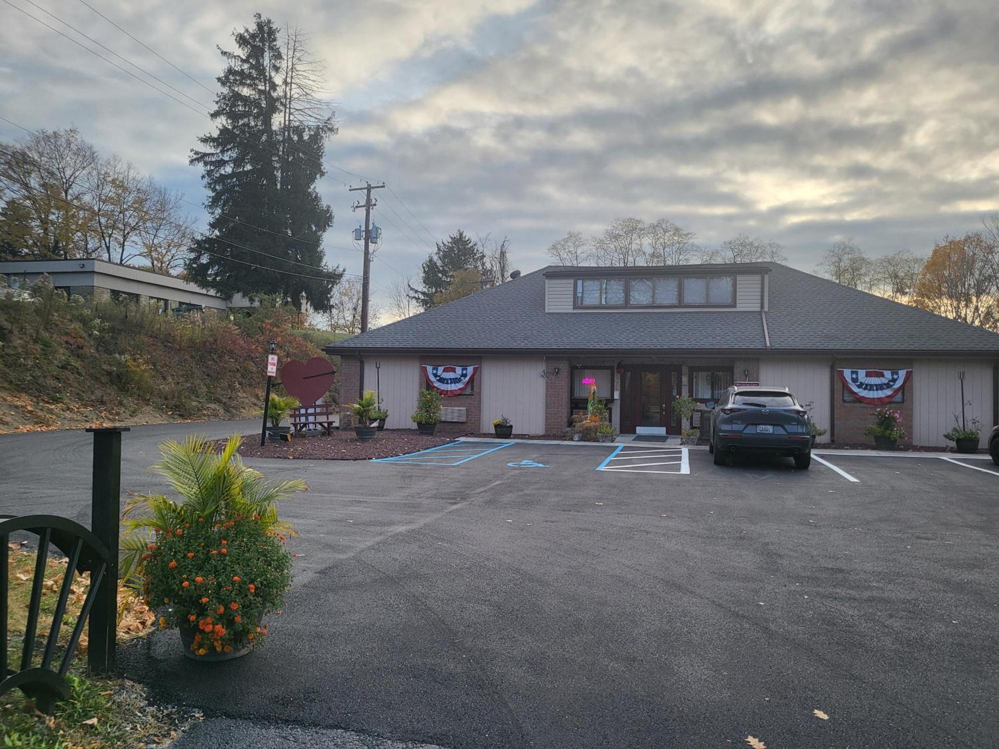 Inn of the Dove: Romantic Luxury Suites with Jacuzzi & Fireplace Harrisburg Exterior photo