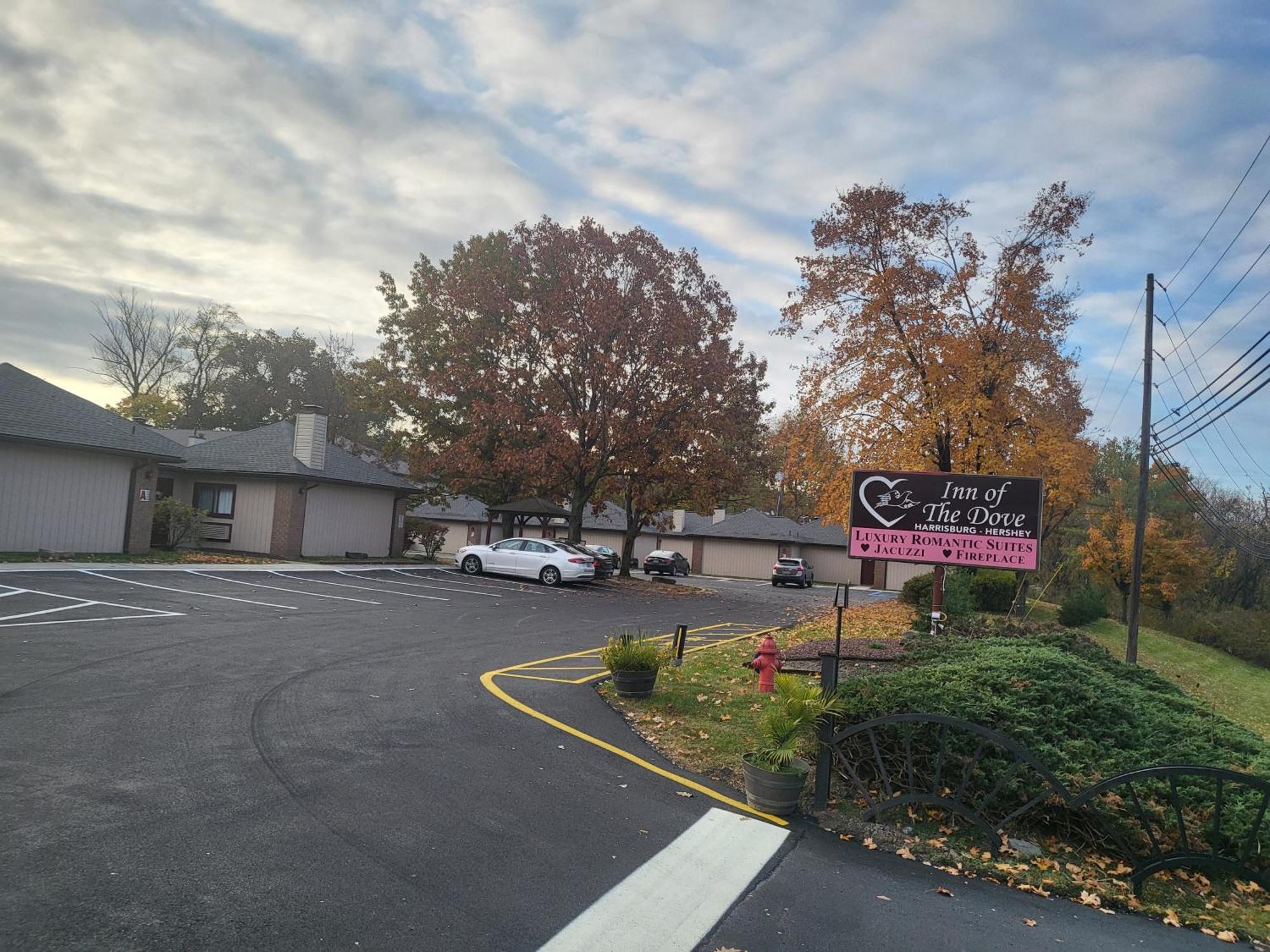 Inn of the Dove: Romantic Luxury Suites with Jacuzzi & Fireplace Harrisburg Exterior photo